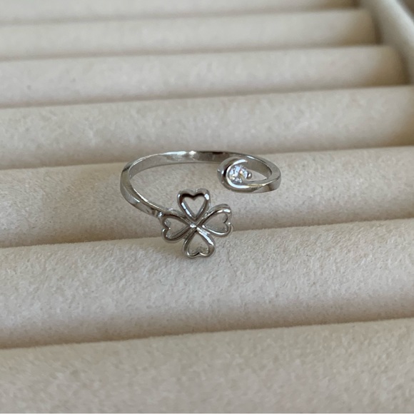 Clover ring, cz ring, silver stacking ring, silver clover ring silver ring - Picture 1 of 7